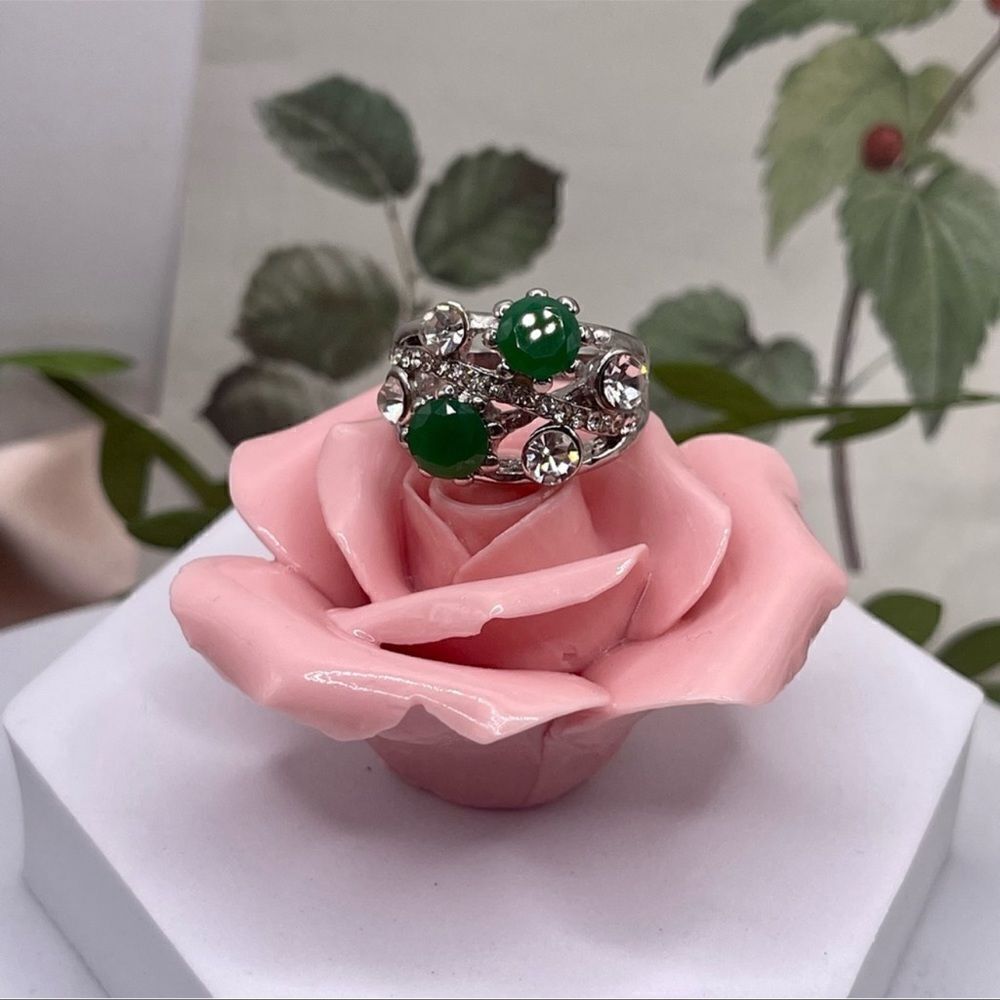 ⭐️3/$25⭐️ Green Stone And Rhinestone Silver Ring